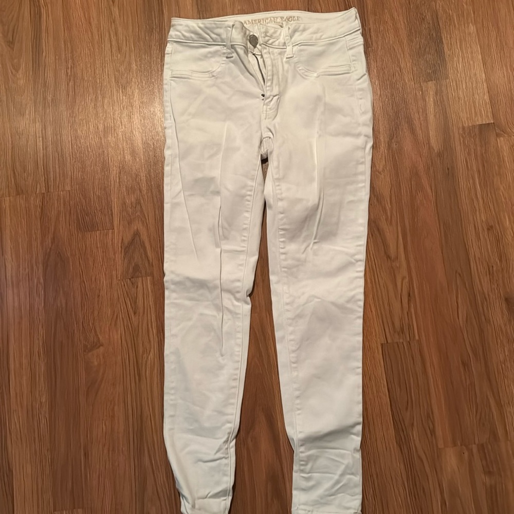 White American Eagle , short size 6 jeans